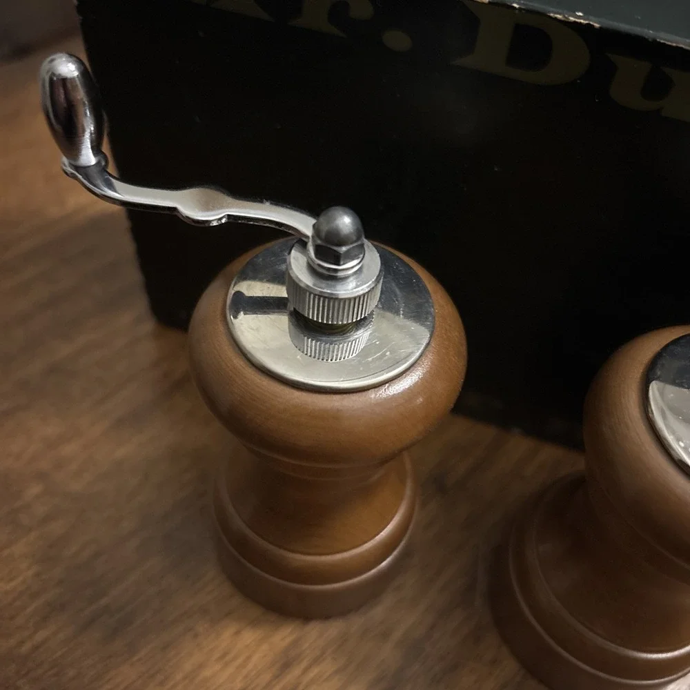 Vintage Mr. Dudley Maple Wood Pepper Mill And Salt Shaker Set In Original‎ Box